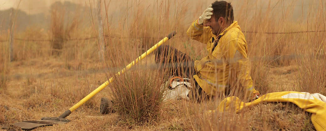La foto del bombero correntino que se hizo viral. créditos: Sebastián Toba.